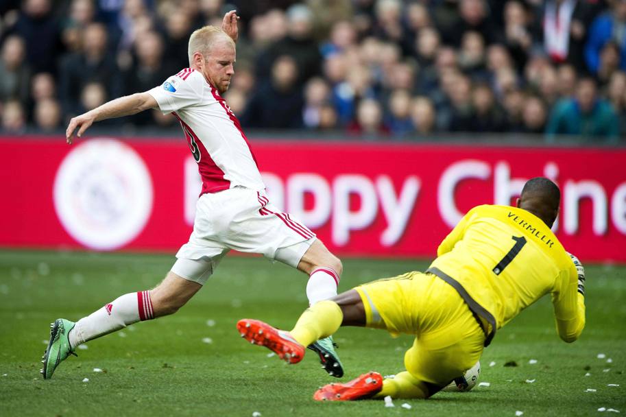 In campo Vermeer difende la porta del Feyenoord: qui in un intervento su Davy Klaassen (Afp)